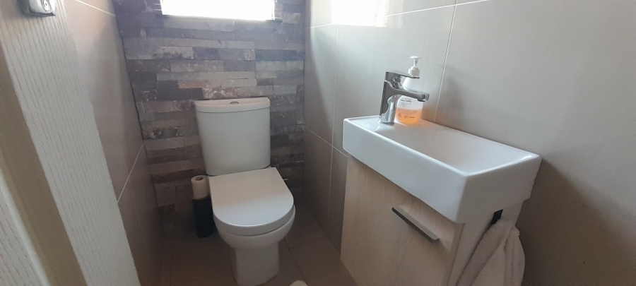 2 Bedroom Property for Sale in Adamayview North West